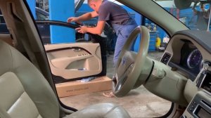 Устранение провисания двери и ремонт петли на Volvo s80.