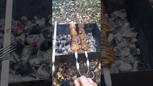 Картошка с салом на мангале. смотреть онлайн