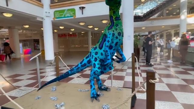 DINOSAUR AT SHOPPING MALL CROYDON смотреть онлайн