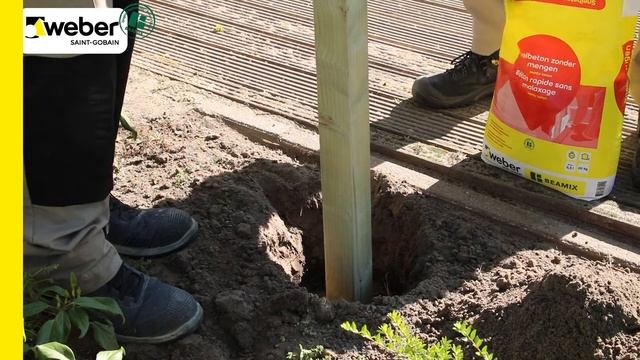Fixer des poteaux de jardin avec Weber Beamix NoMix béton смотреть онлайн