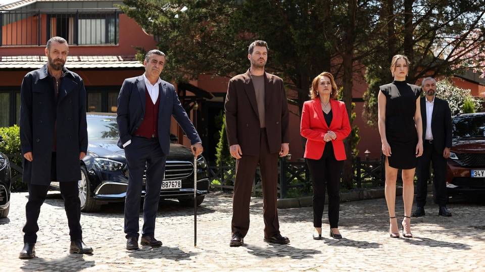 Семья — Русский трейлер (сериал 2023–2024) / Aile смотреть онлайн