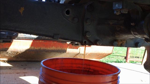 Tractor Tips and Tricks~Changing Front Differential Fluid смотреть онлайн