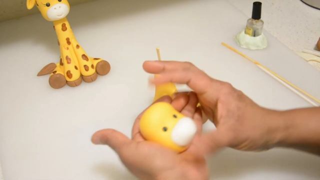 Giraffe | Fondant Cake Topper Tutorial смотреть онлайн