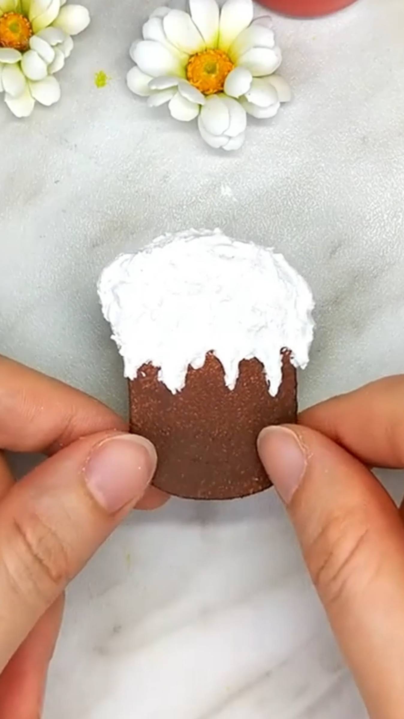 Беру картон и делаю из него основу для пасхального кулича 🥰 смотреть онлайн