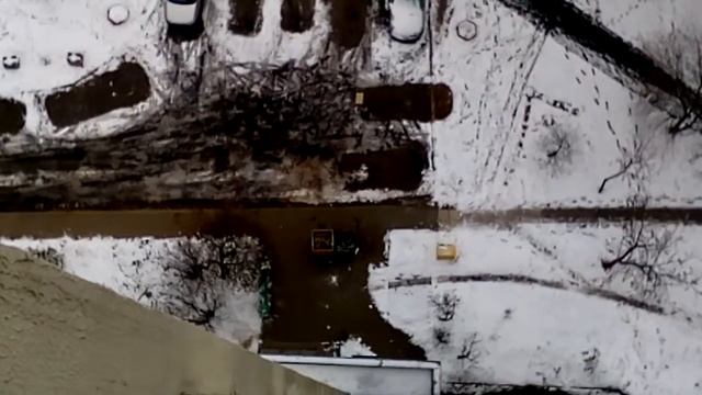 Скинули ком снега с 16 этажа смотреть онлайн