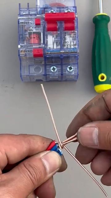 4 кабеля в клему автомата смотреть онлайн