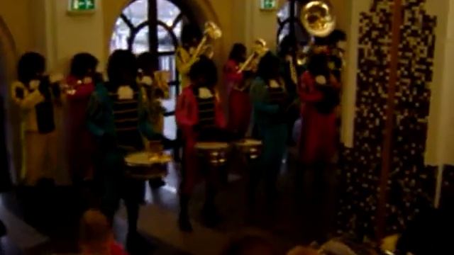 Zwartepietenkapel De Blaasbalgen Leidschendam "Rommel de Bommel" смотреть онлайн