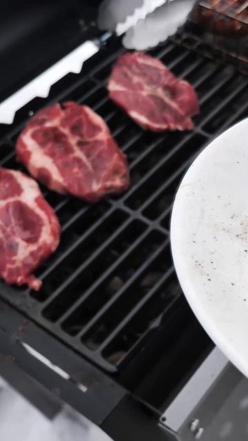 Стейки сз свиной шеи на мангале #мясо #мангал #рецепт смотреть онлайн