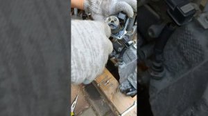 SUZUKI DF40/50 СНИМАЕМ БЕНЗОНАСОС ВД.