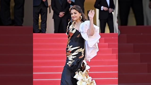 Aishwarya Rai at the 77th Cannes Film Festival! #ashwaryarai смотреть онлайн