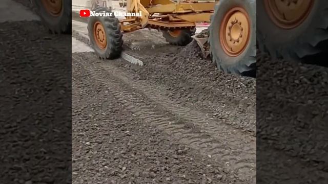 Cara Ampar Material Base ke bahu jalan tol motor grader GD 511A,.. смотреть онлайн