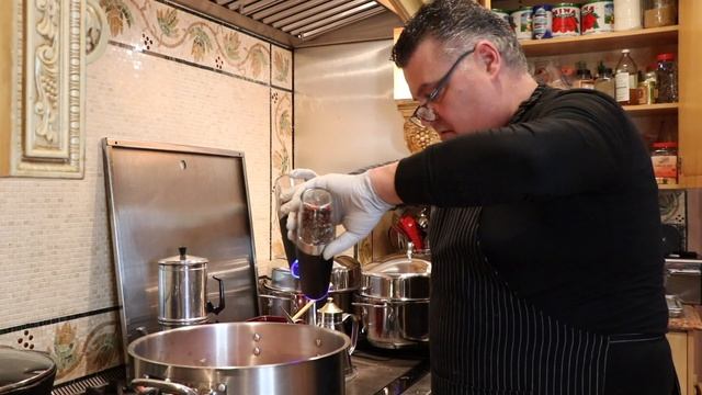 BOLOGNESE - COOKING WITH UNCLE TONY смотреть онлайн