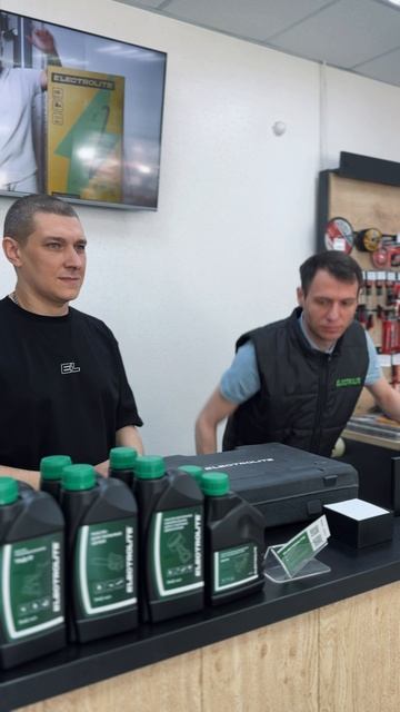 То чувство, когда у тебя стажировка, а твой напарник на опыте😂 #инструмент #ремонт #вибратор смотреть онлайн