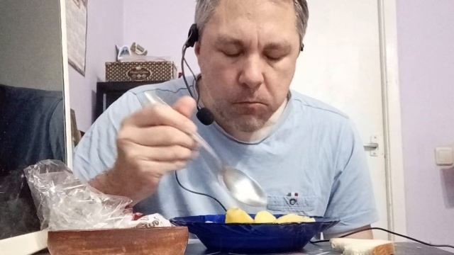 ASMR ИТИНГ. КУШАЮ КАРТОШКУ С МЯСОМ