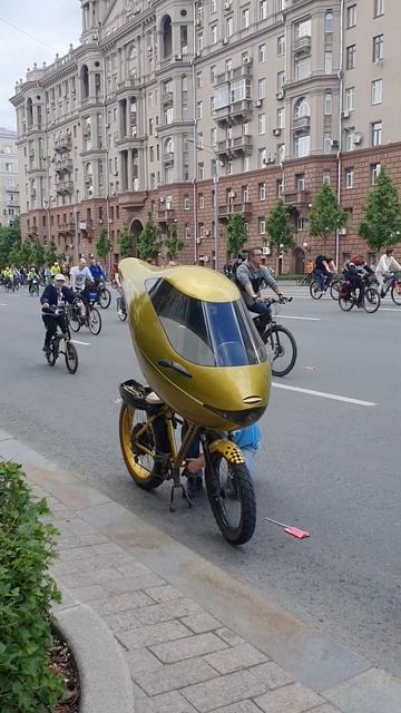 Сute bike at Moscow Bike Festival (May 21, 2023) смотреть онлайн
