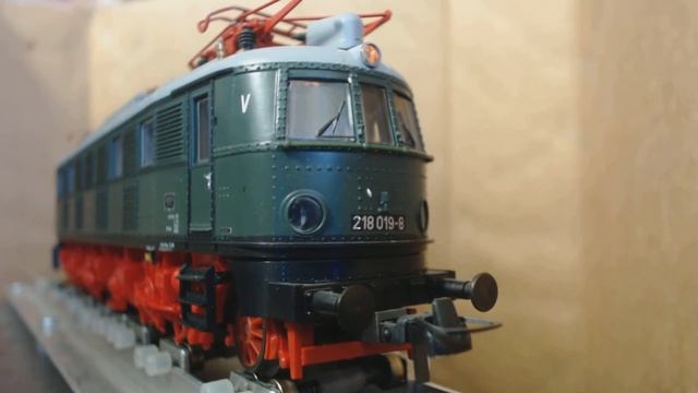 Roco 43662, DR BR 218 (DB BR 118) смотреть онлайн