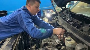 Диагностика утечки антифриза и вскрытие головки блока цилиндров 2,5Т Вольво хс90.