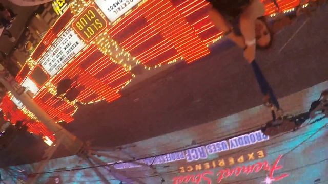 Jackie and Aaron on Low Zip Line at Slotzilla Vegas смотреть онлайн