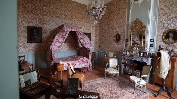 Ansouis: 2 Châteaux en 1. Visite avec sa propriétaire.