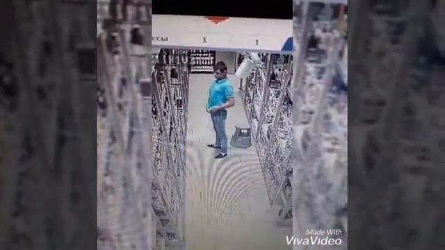 Вор в магазин пятерочка 11 смотреть онлайн