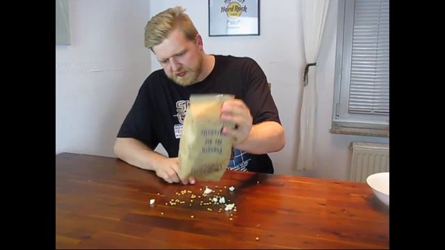 Mikrowellen Popcorn richtig vorbereiten .Wer es nicht kennt der lernt es jetzt !!! смотреть онлайн