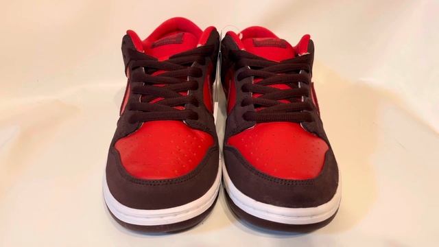 Nike SB Dunk Low "Cherry" смотреть онлайн