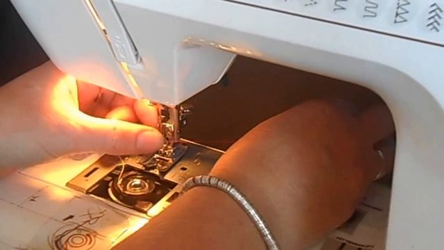 Threading up a Janome one step sewing machine Bhasvic textiles demo смотреть онлайн