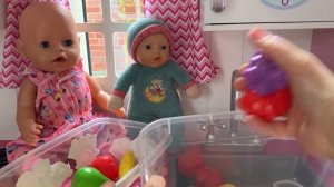 БЕБИ БОН ЭМИЛИ и МАША делили фрукты и овощи Мама с ними