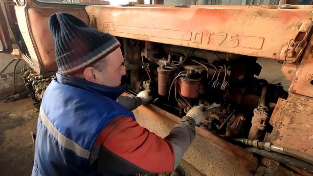 Хотели загнать на ремонт желтого, а у нас тут неожиданно "заболел" красный... смотреть онлайн