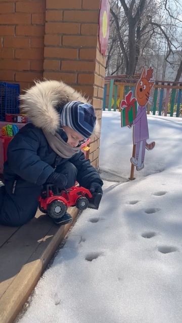 Володя на площадке детского сада. Володе 3,5 года смотреть онлайн