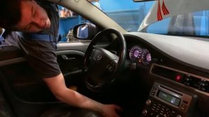 Меняем радиаторы и тросик капота на Вольво S80.