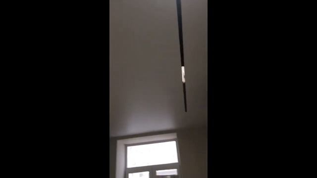 Натяжные потолки. Трековая система освещения DeNKIRS #натяжныепотолки #натяжныепотолкитреки смотреть онлайн