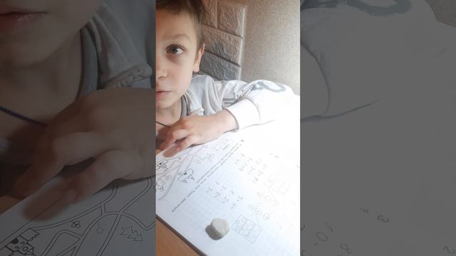 Alex, 5 years old, doing Maths in English смотреть онлайн