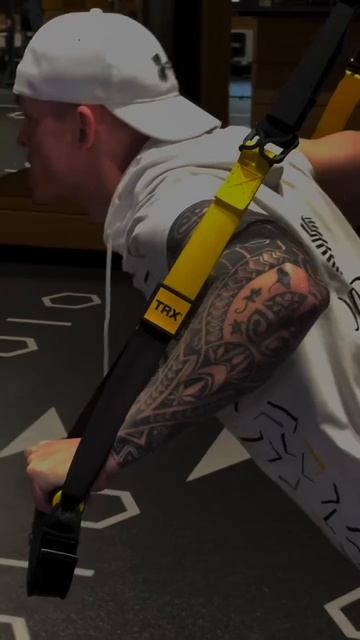 Устали от однообразных тренировок? 🤔Петли TRX #fitness#trxworkout #trx смотреть онлайн