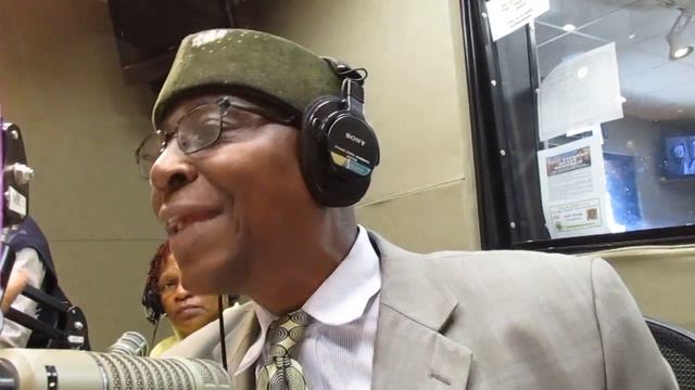 Brother Bey on The Doni Glover Show on WOLB 1010 AM смотреть онлайн