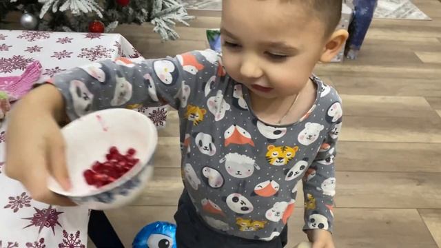 НЕМНОГО УБОРКИ//РЕЖУ ТЮЛЬ//ЗАЛИВАЮ ГОРКУ☃️ смотреть онлайн