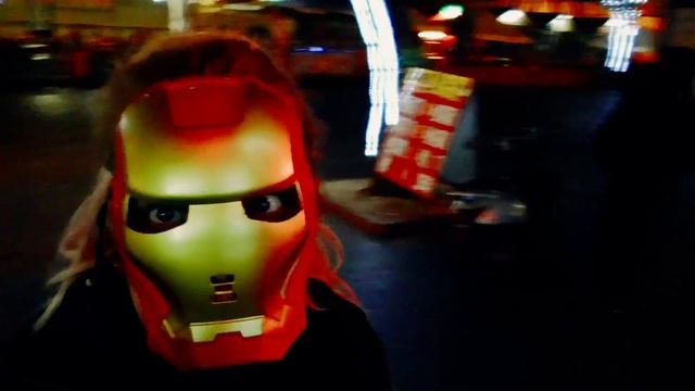 Примеряю маски для Хеллоувина / I'm trying to masquerade for Halloween смотреть онлайн