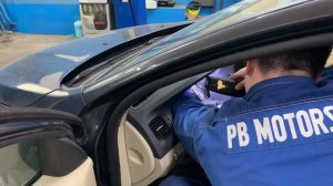 Демонтаж моторчика вентилятора климат-системы Volvo S60.