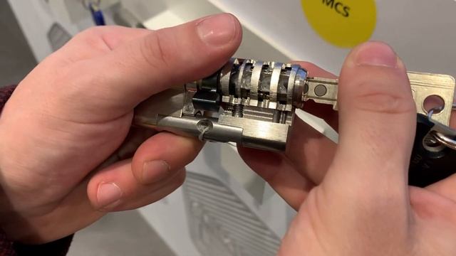 Evva MCS a rotori magnetici, intervista a Fiera Sicurezza. Cilindro europeo di ultima generazione смотреть онлайн
