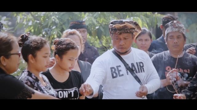 NYUJUR SUNIA LOKA - Widi Wikan - Musik Video Official смотреть онлайн