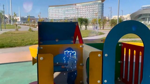 Jasmine and Amir visit Expo playground | Жасмин и Амир на игровой площадке Экспо смотреть онлайн