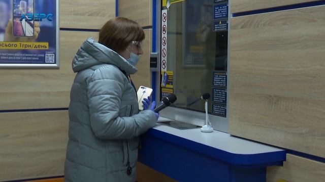 В перший день карантину у Луцьку відкрили пивний магазин смотреть онлайн