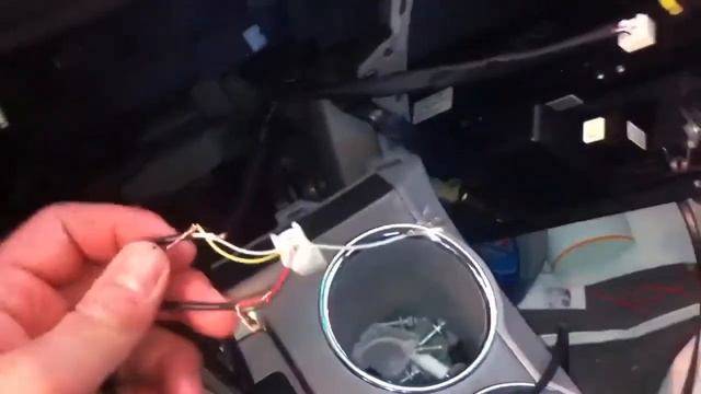 Highlander Factory AUX Auxillary input for Aftermarket Radio смотреть онлайн