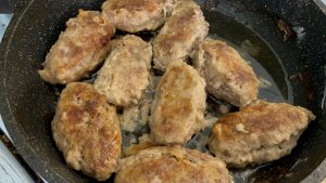 Мясные Котлеты с ржаным хлебом в духовке/ Вкусные, сочные !