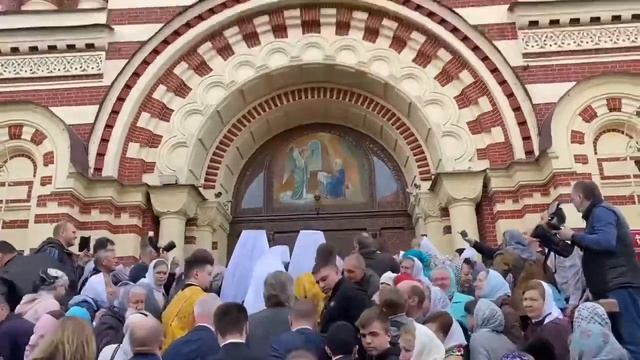 ☦В сквере напротив Благовещенского собора сегодня откроют памятник митрополиту Никодиму смотреть онлайн