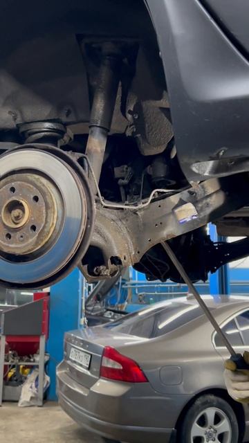 Замена сайленблоков задних продольных рычагов Вольво хс70. смотреть онлайн