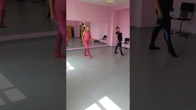 Jazz-modern lesson with adults.Урок джаз-модерн.Взрослые смотреть онлайн