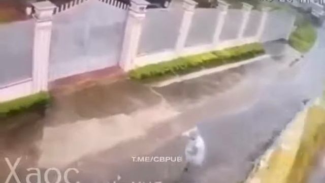 забор упал на человека смотреть онлайн