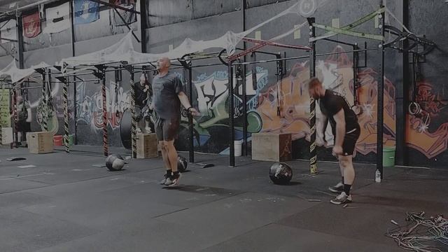 10:00 AMRAP | 8 MB Pushups | 32 DU | 8 C2B | 8 MB Situps смотреть онлайн