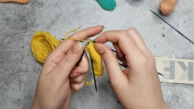 МК Носки для Паола Рейна спицами из носочной пряжи. смотреть онлайн